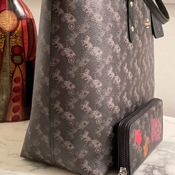 Reversible horse & carriage Tote & wallet set - Picture 2 of 9